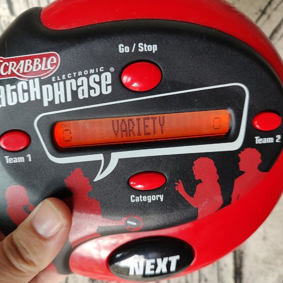 Scrabble CATCH PHRASE Electronic Game 2012 Hasbro Parker Brothers Red & Black - Picture 3 of 4